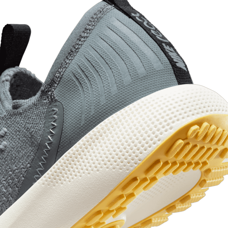 Nike Escape Run Flyknit Road Running Shoes Angle 5