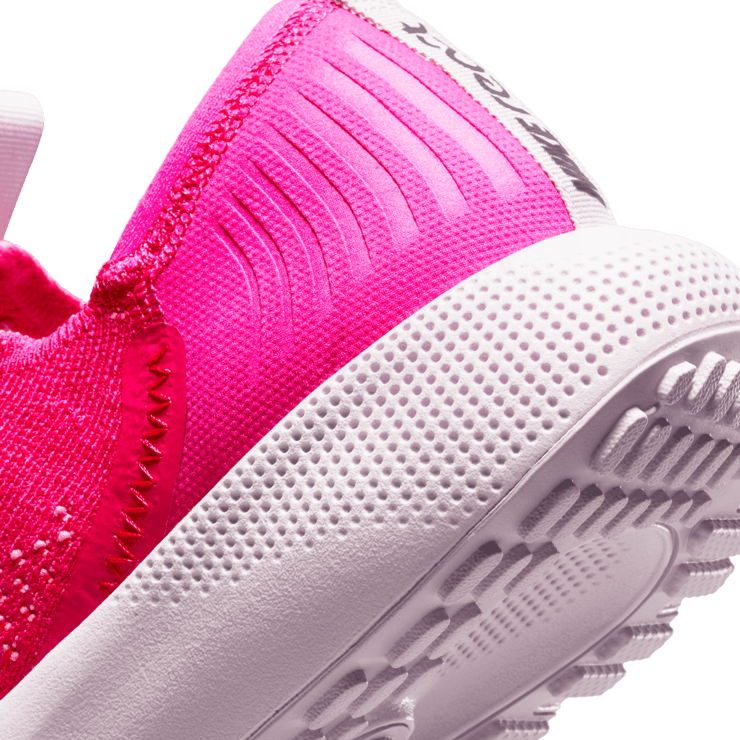 Nike Escape Run Flyknit Road Running Shoes Angle 5