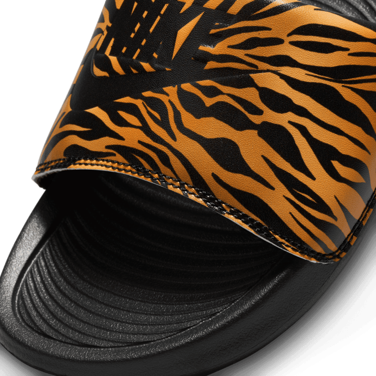 Nike Victori One Print Slides Angle 4