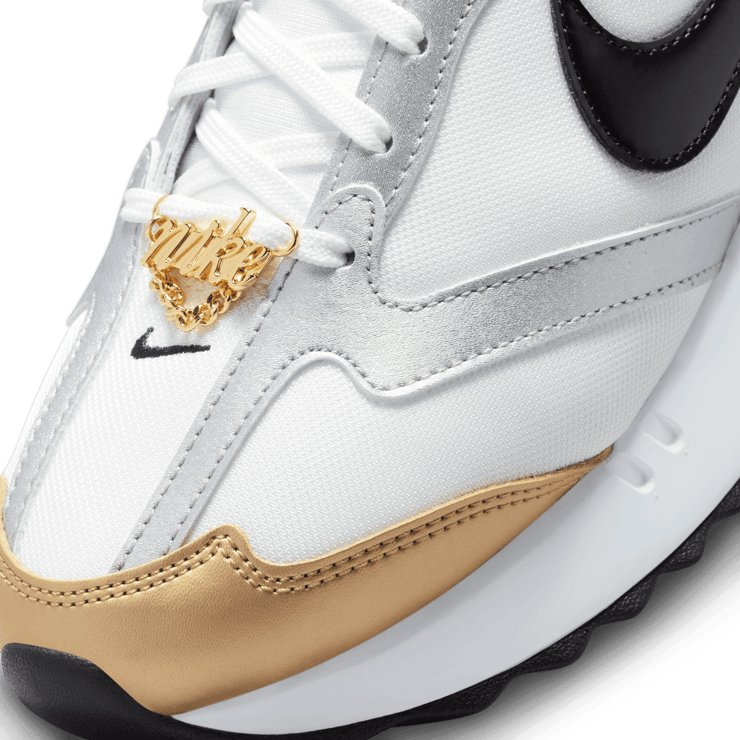 Nike Air Max Dawn SE Shoes Angle 4