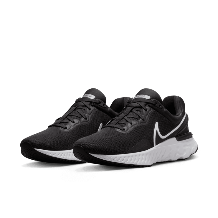 Nike React Miler 3 Road Running Shoes Angle 2