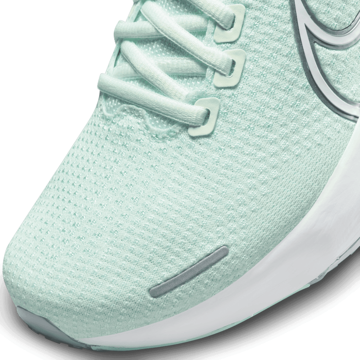 Nike ZoomX Invincible Run Flyknit 2 Road Running Shoes Angle 4