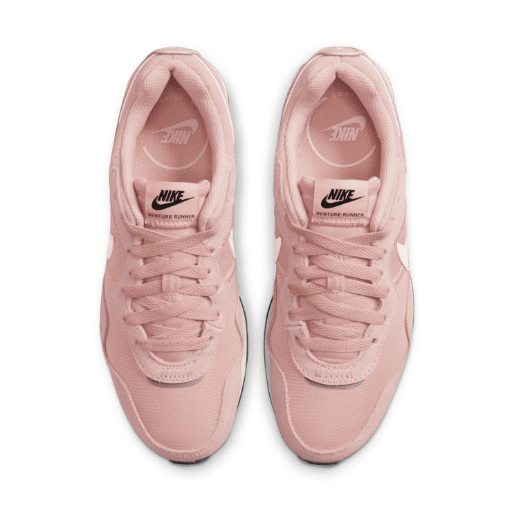 Nike Venture Runner Shoes Angle 1