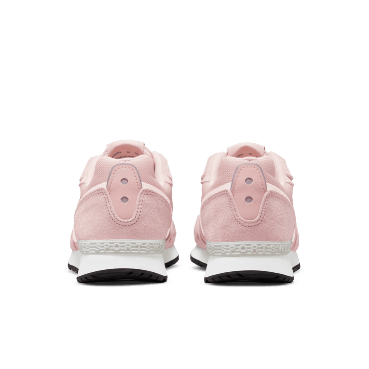 Nike Venture Runner Shoes Angle 3