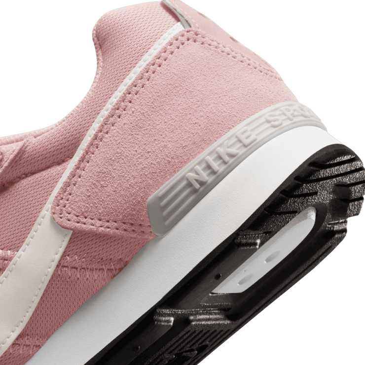 Nike Venture Runner Shoes Angle 5