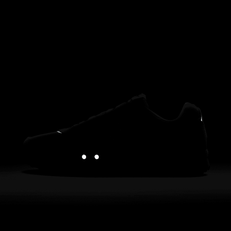 Nike Venture Runner Shoes Angle 8