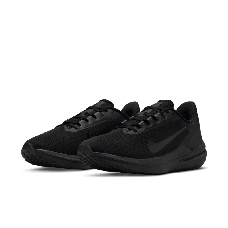 Nike Winflo 9 Road Running Shoes Angle 2