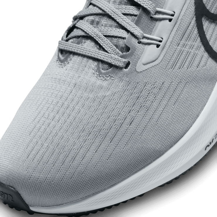 Nike Air Zoom Pegasus 39 Road Running Shoes Angle 4