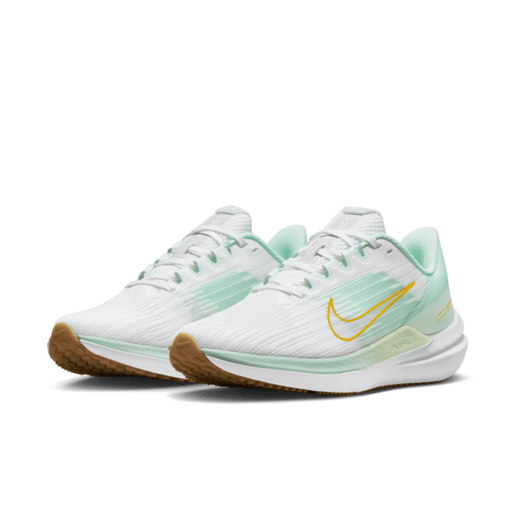 Nike Air Winflo 9 Road Running Shoes Angle 2