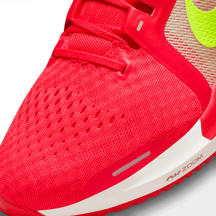 Nike Air Zoom Vomero 16 (Red) Angle 4