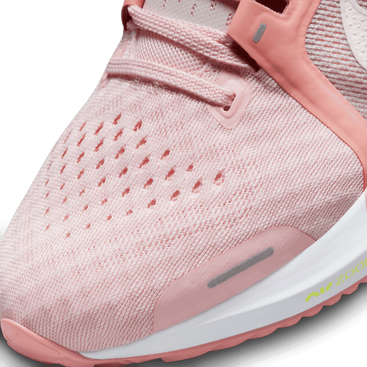 Nike Air Zoom Vomero 16 (Pink) Angle 4