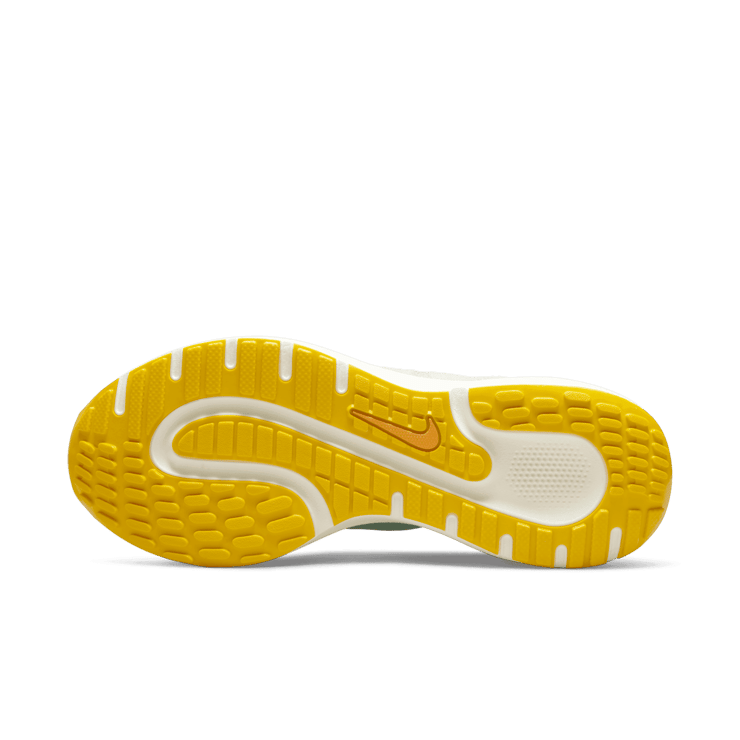Nike Escape Run Flyknit Road Running Shoes Angle 0