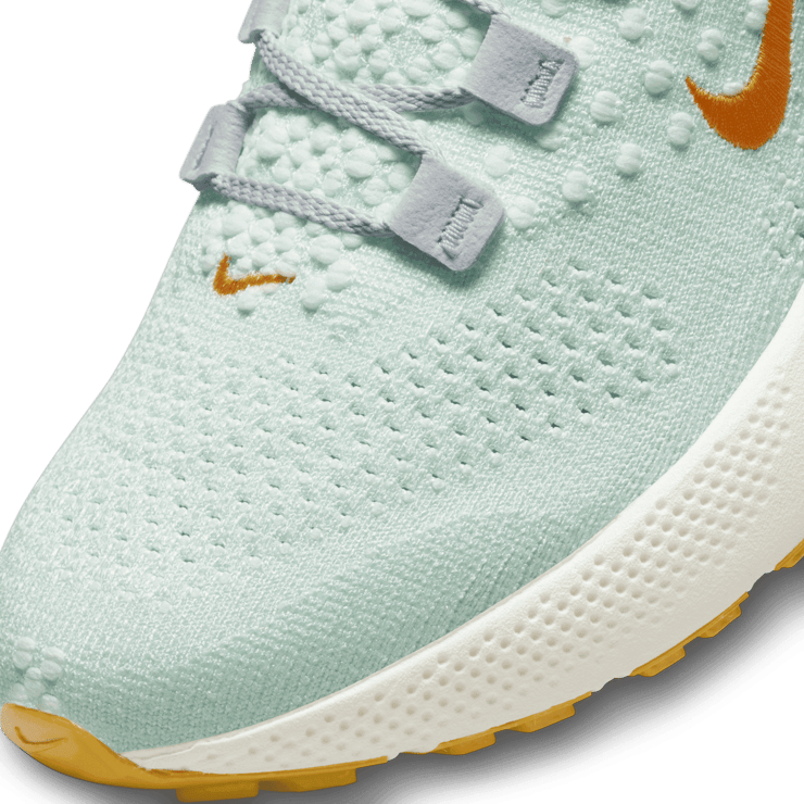 Nike Escape Run Flyknit Road Running Shoes Angle 4