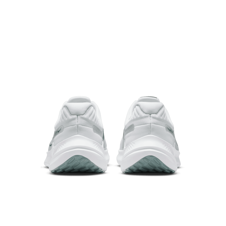 Nike Quest 5 Road Running Shoes Angle 3