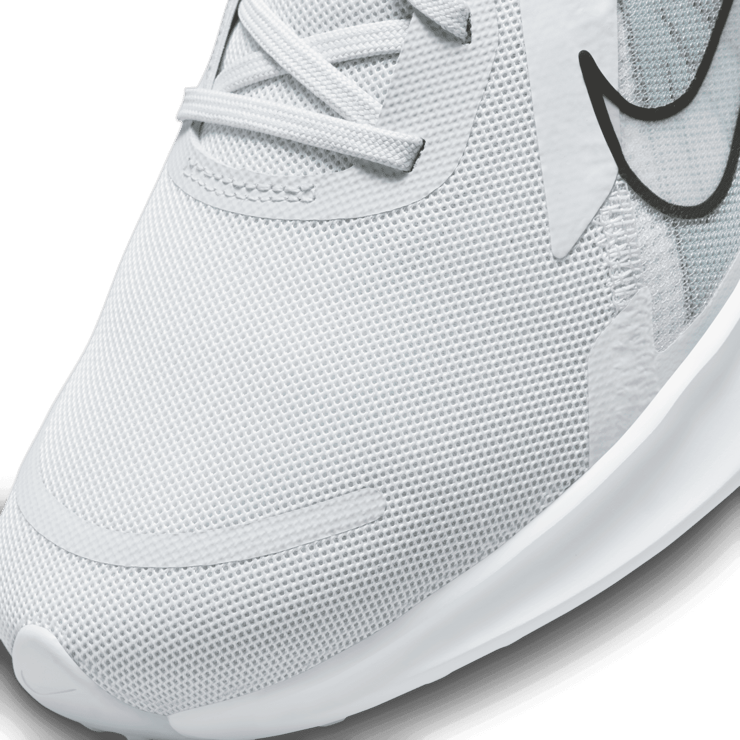 Nike Quest 5 Road Running Shoes Angle 4