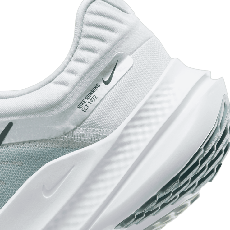 Nike Quest 5 Road Running Shoes Angle 5