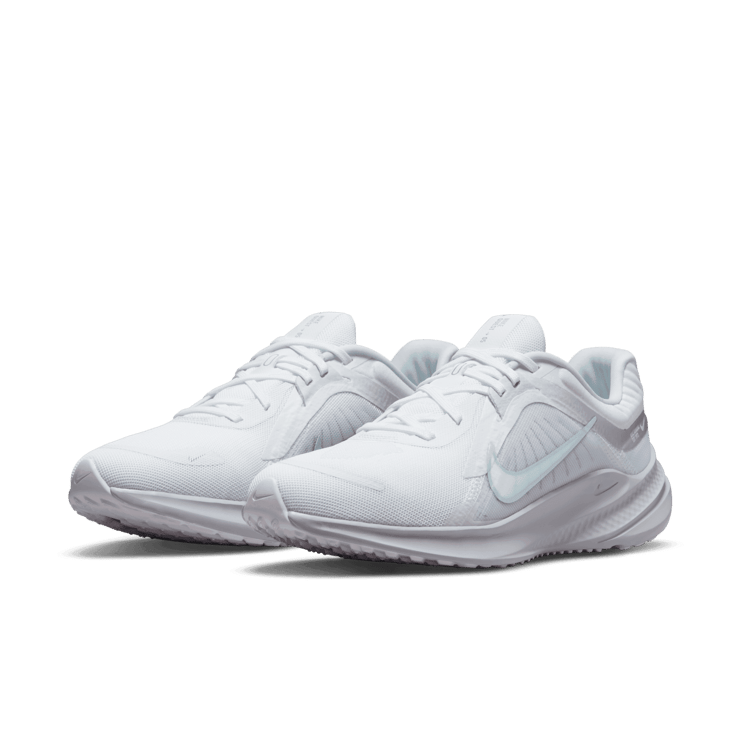Nike Quest 5 Road Running Shoes Angle 2