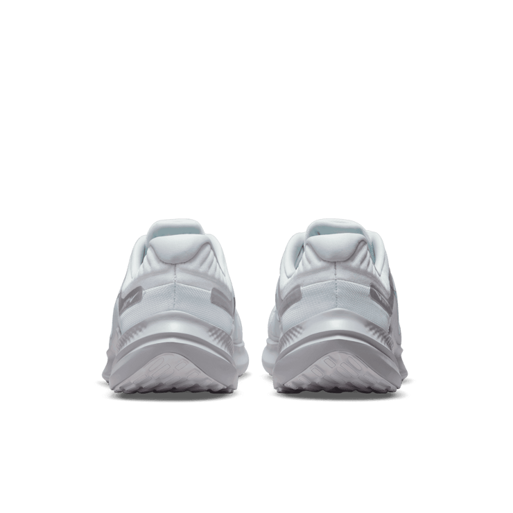 Nike Quest 5 Road Running Shoes Angle 3