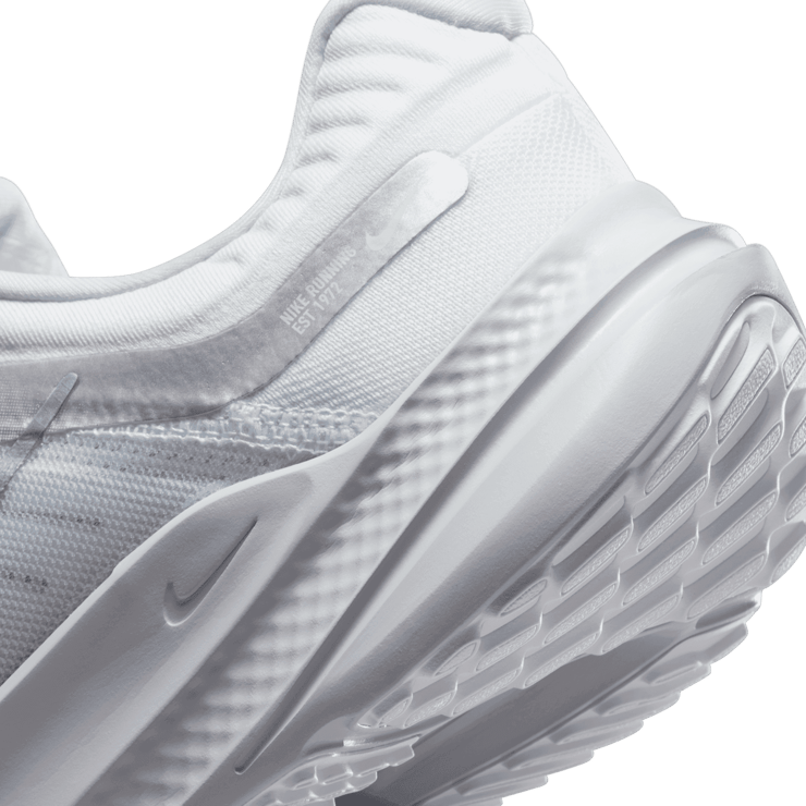 Nike Quest 5 Road Running Shoes Angle 5