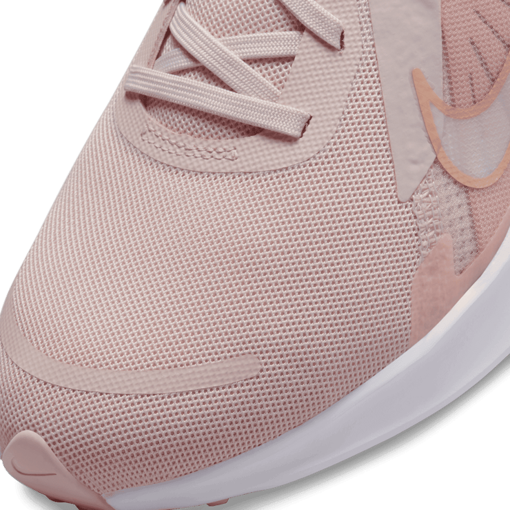 Nike Quest 5 Road Running Shoes Angle 4
