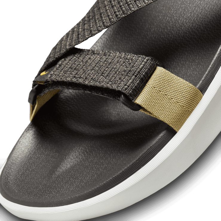 Nike Vista Sandals Angle 2