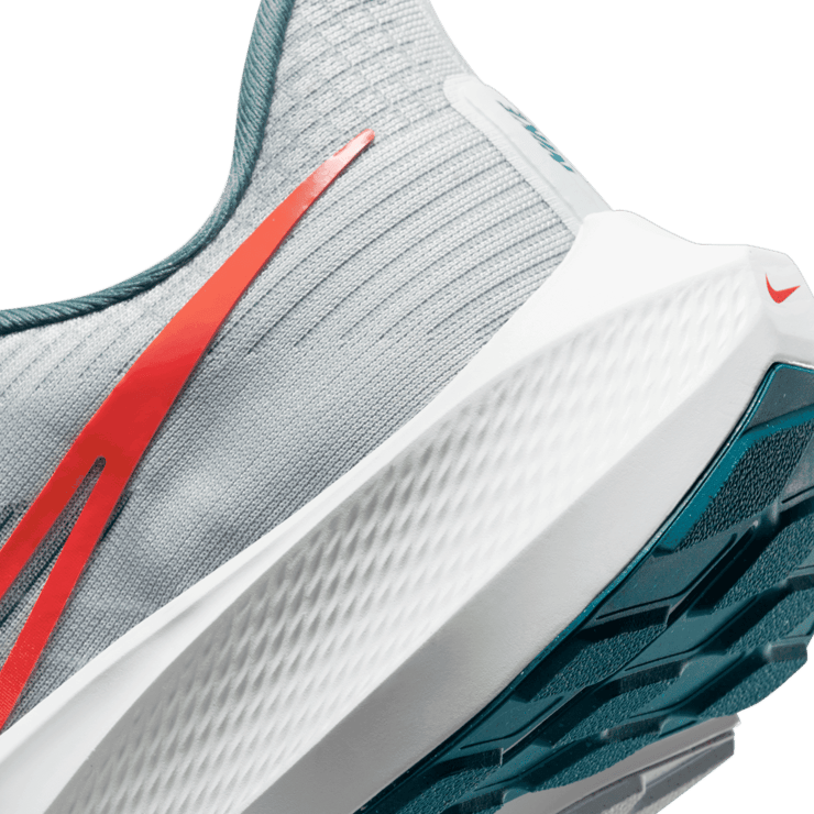 Nike Air Zoom Pegasus 39 Road Running Shoes (Extra Wide) Angle 5