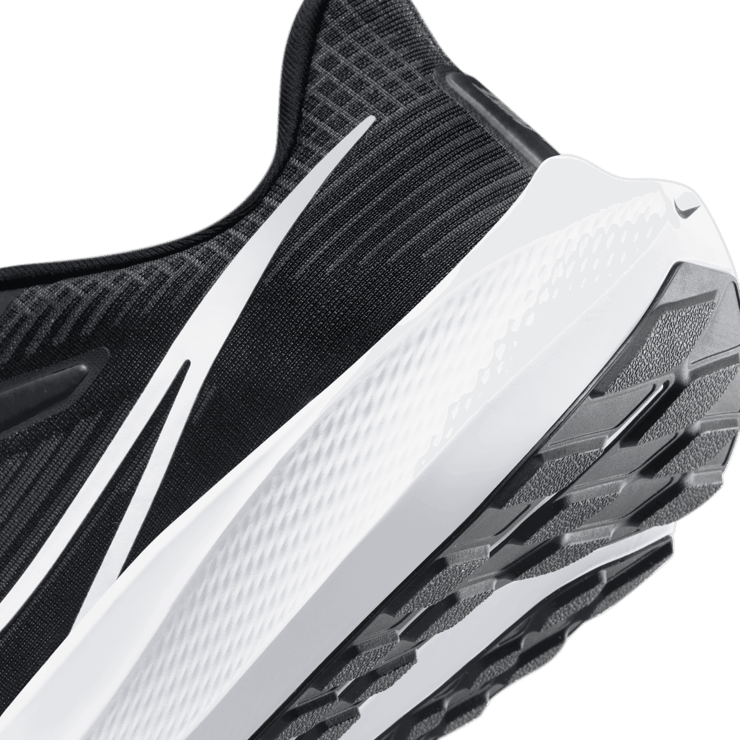 Nike Air Zoom Pegasus 39 Road Running Shoes (Extra Wide) Angle 5