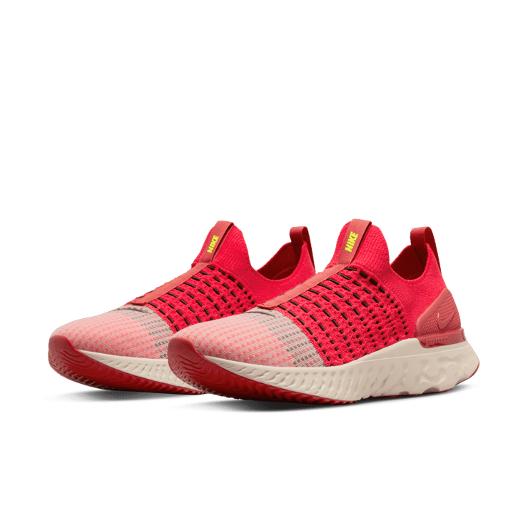 Nike React Phantom Run Flyknit 2 Road Running Shoes Angle 2