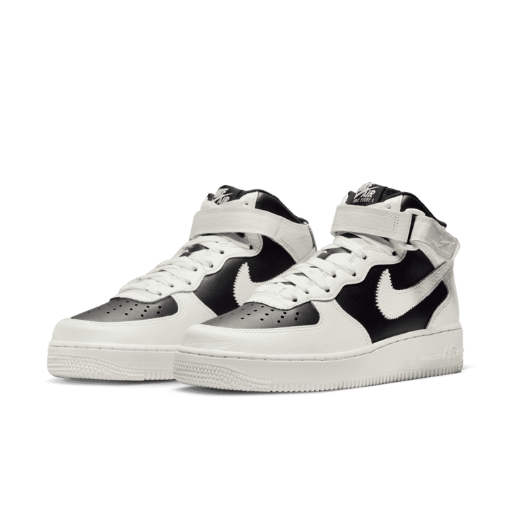 Nike Air Force 1 '07 Mid Shoes Angle 2