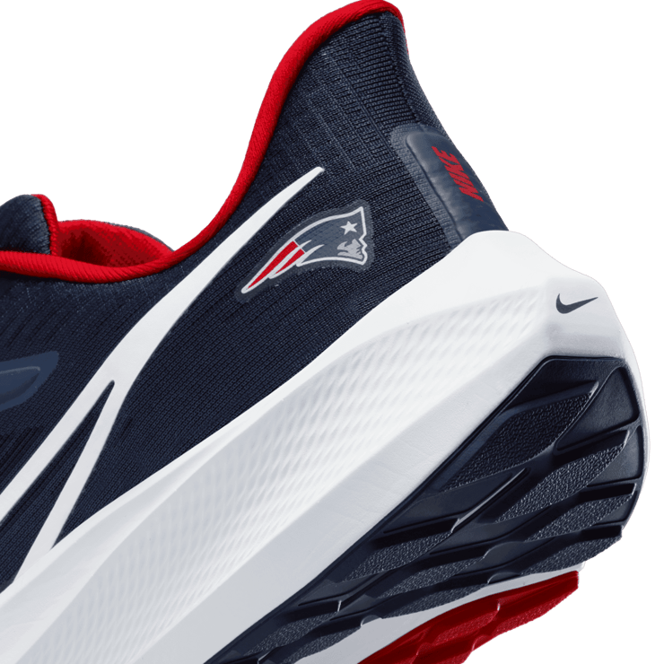Nike Air Zoom Pegasus 39 (NFL New England Patriots) Road Running Shoes Angle 5