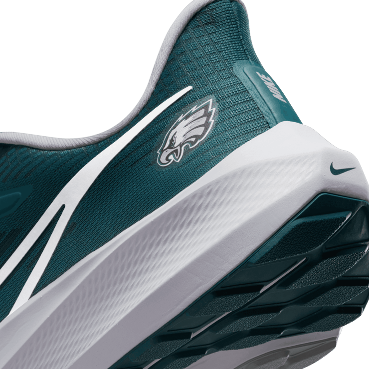Nike Air Zoom Pegasus 39 (NFL Philadelphia Eagles) Road Running Shoes Angle 5