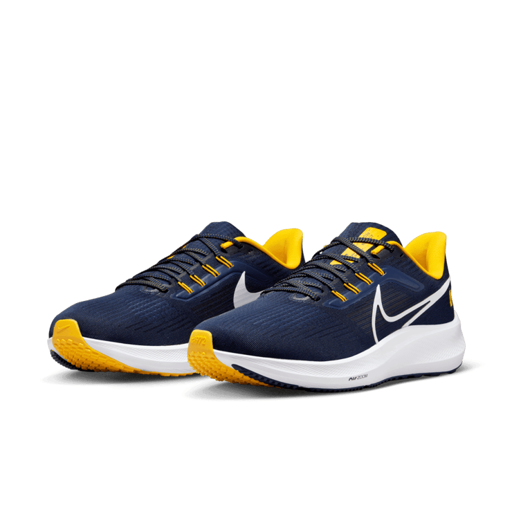 Nike Air Zoom Pegasus 39 (Michigan) Road Running Shoes Angle 2