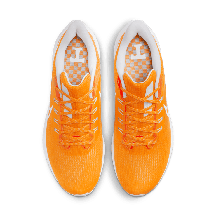Nike Air Zoom Pegasus 39 (Tennessee) Road Running Shoes Angle 1