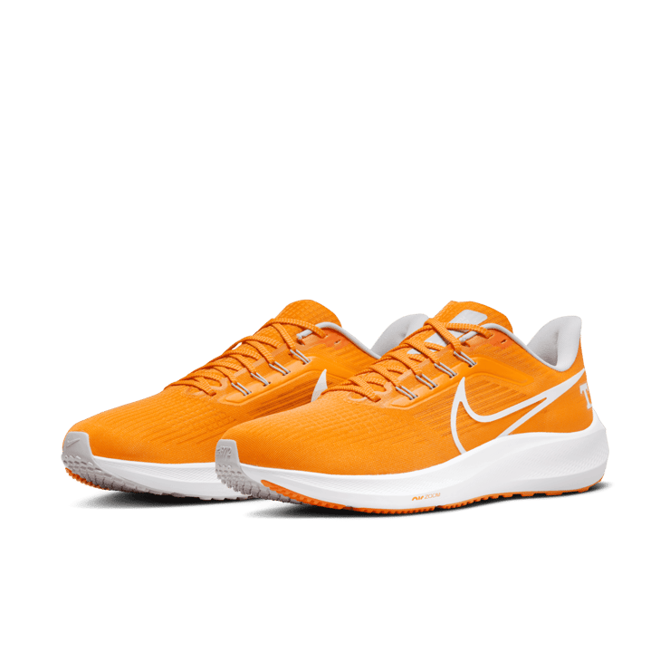 Nike Air Zoom Pegasus 39 (Tennessee) Road Running Shoes Angle 2