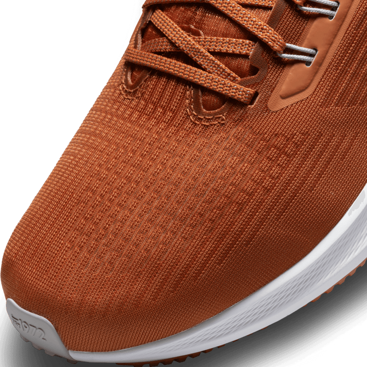 Nike Air Zoom Pegasus 39 (Texas) Road Running Shoes Angle 4