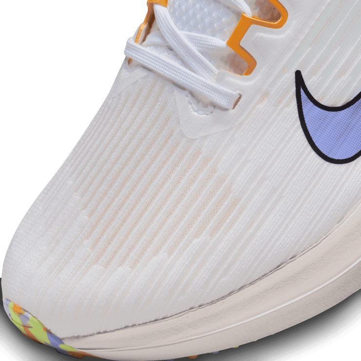 Nike Air Winflo 9 Premium Road Running Shoes Angle 4