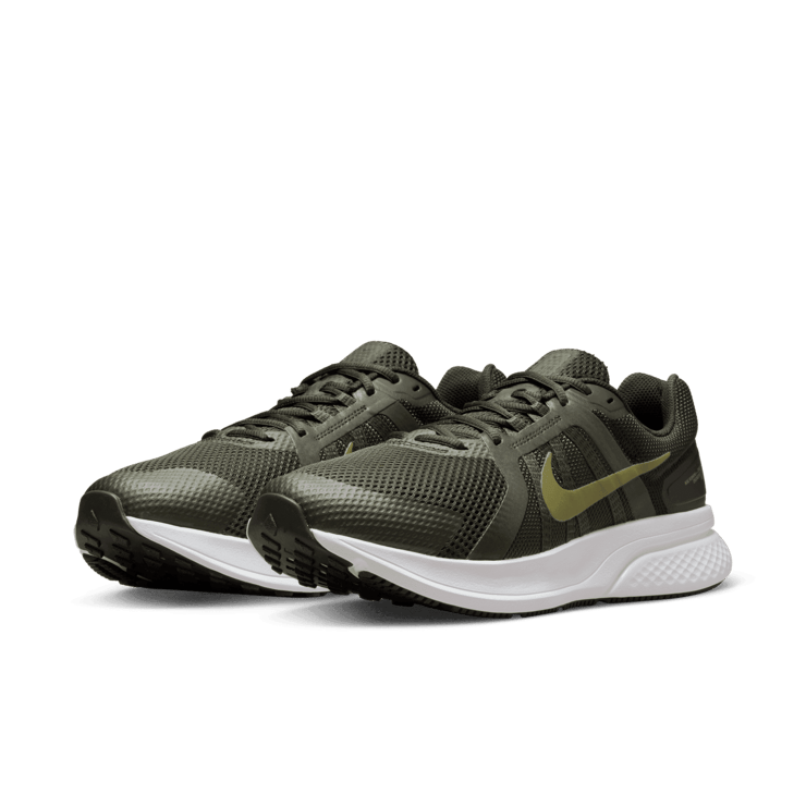Nike Run Swift 2 Road Running Shoes (Extra Wide) Angle 2