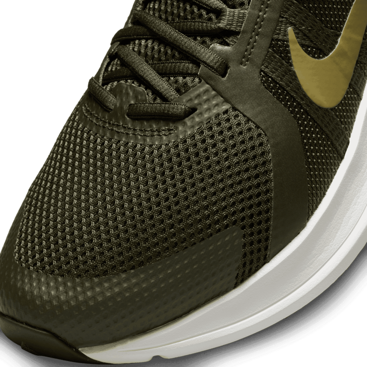 Nike Run Swift 2 Road Running Shoes (Extra Wide) Angle 4