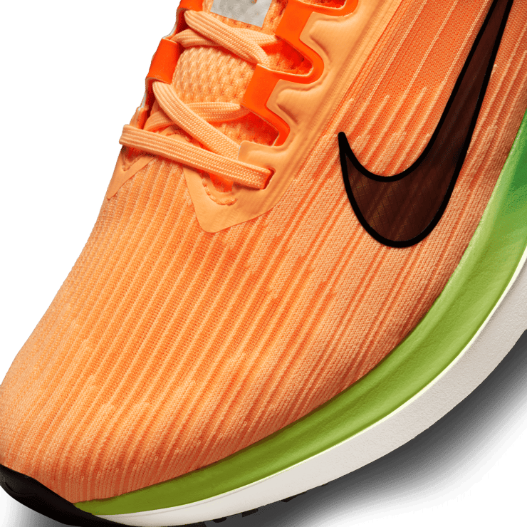 Nike Air Winflo 9 Road Running Shoes Angle 4