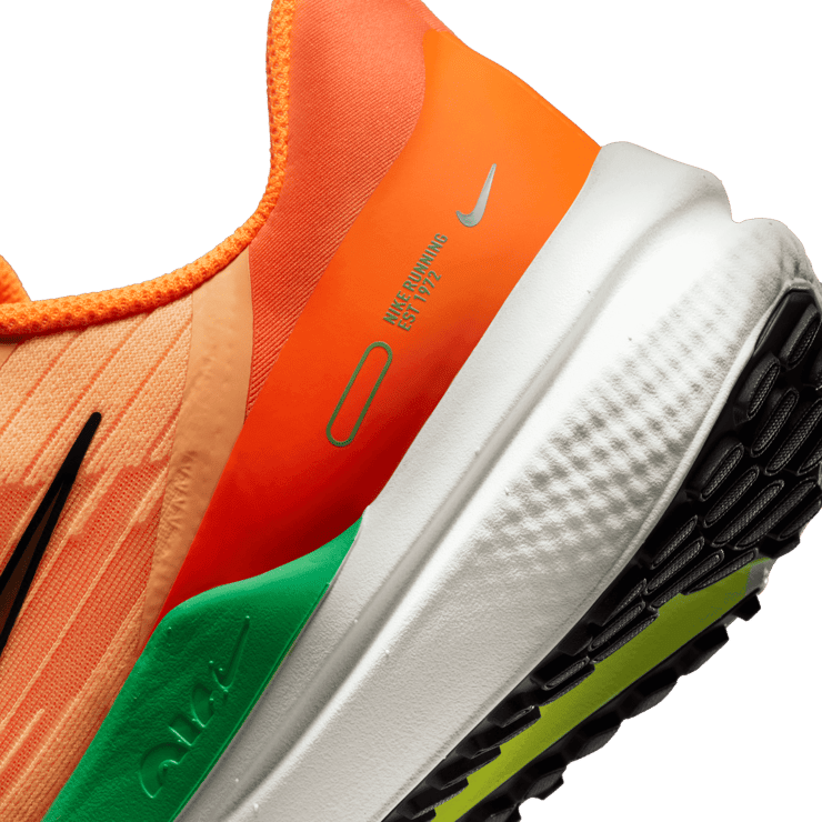 Nike Air Winflo 9 Road Running Shoes Angle 5