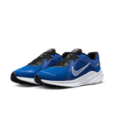 Nike Quest 5 Road Running Shoes Angle 2