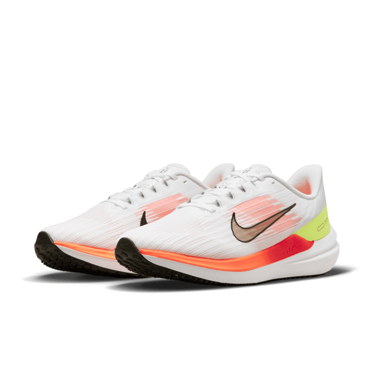 Nike Winflo 9 Road Running Shoes Angle 2
