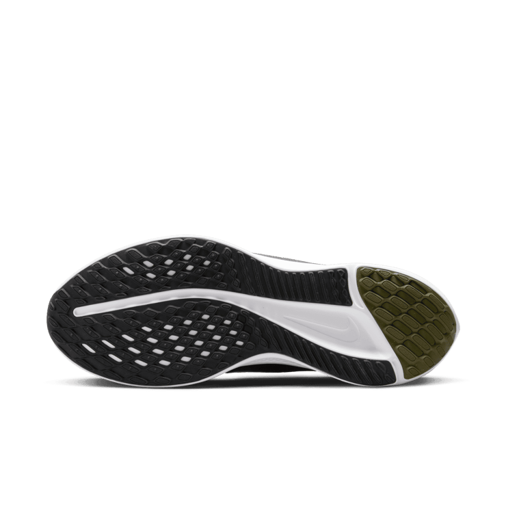 Nike Quest 5 Road Running Shoes Angle 0