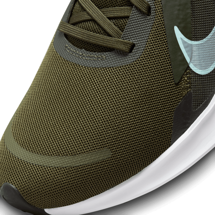 Nike Quest 5 Road Running Shoes Angle 4