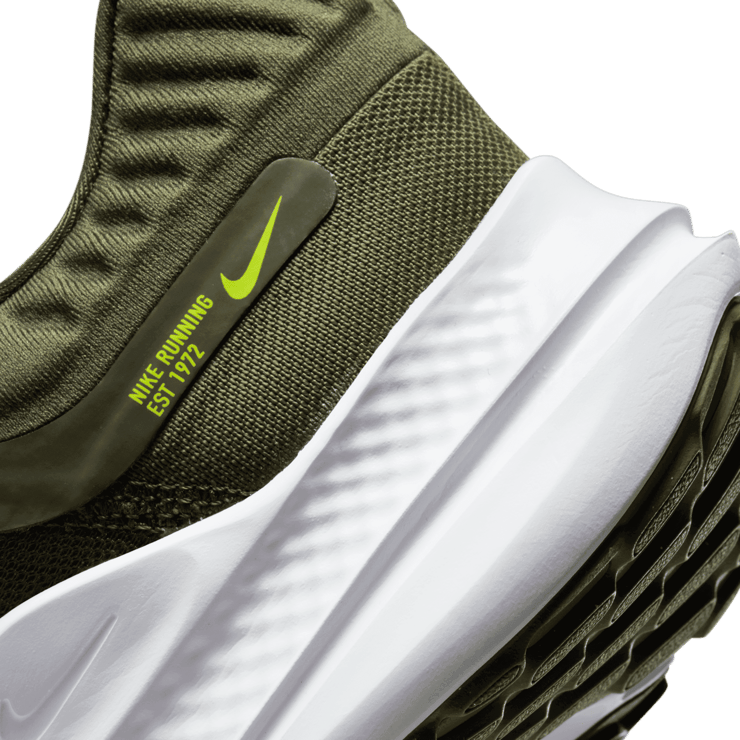 Nike Quest 5 Road Running Shoes Angle 5