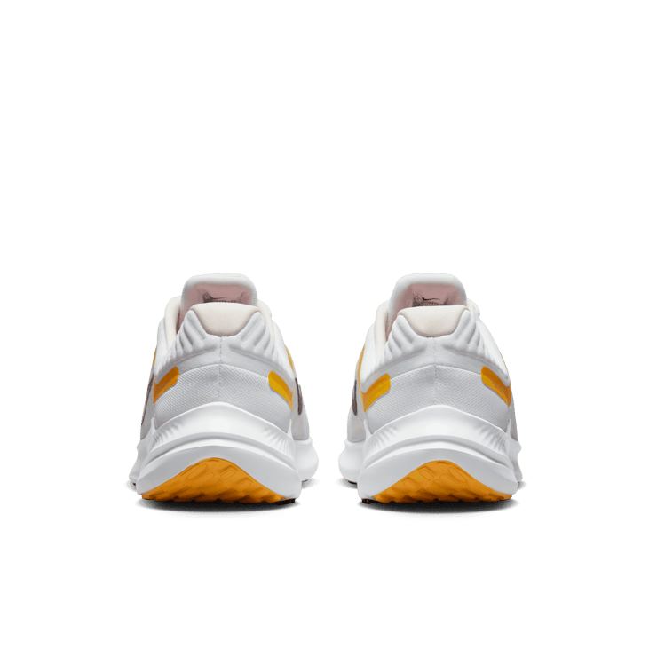 Nike Quest 5 Premium Road Running Shoes Angle 3