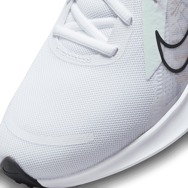 Nike Quest 5 Premium Road Running Shoes Angle 4