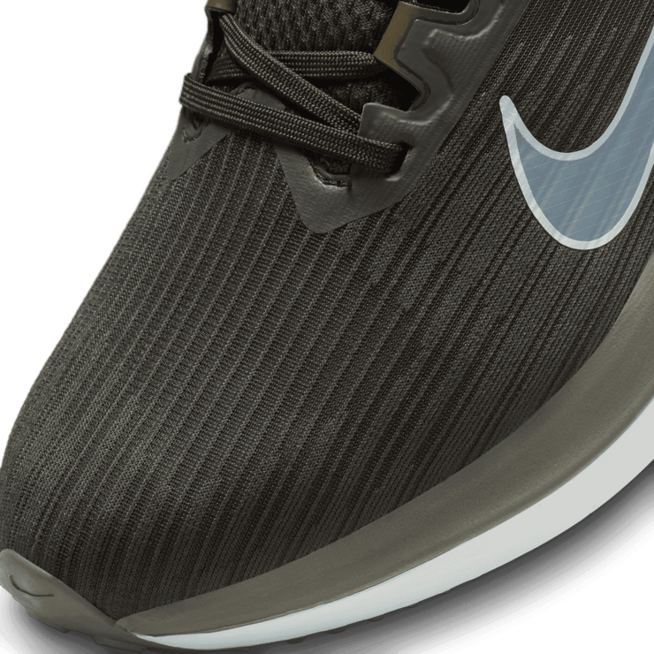 Nike Winflo 9 Road Running Shoes Angle 4