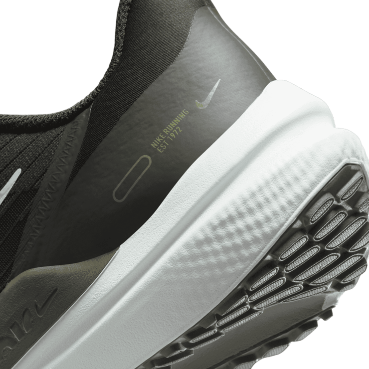 Nike Winflo 9 Road Running Shoes Angle 5