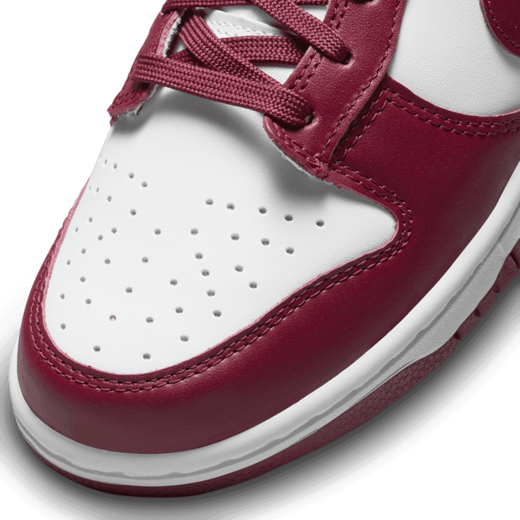 Nike Dunk Low Bordeaux Angle 4